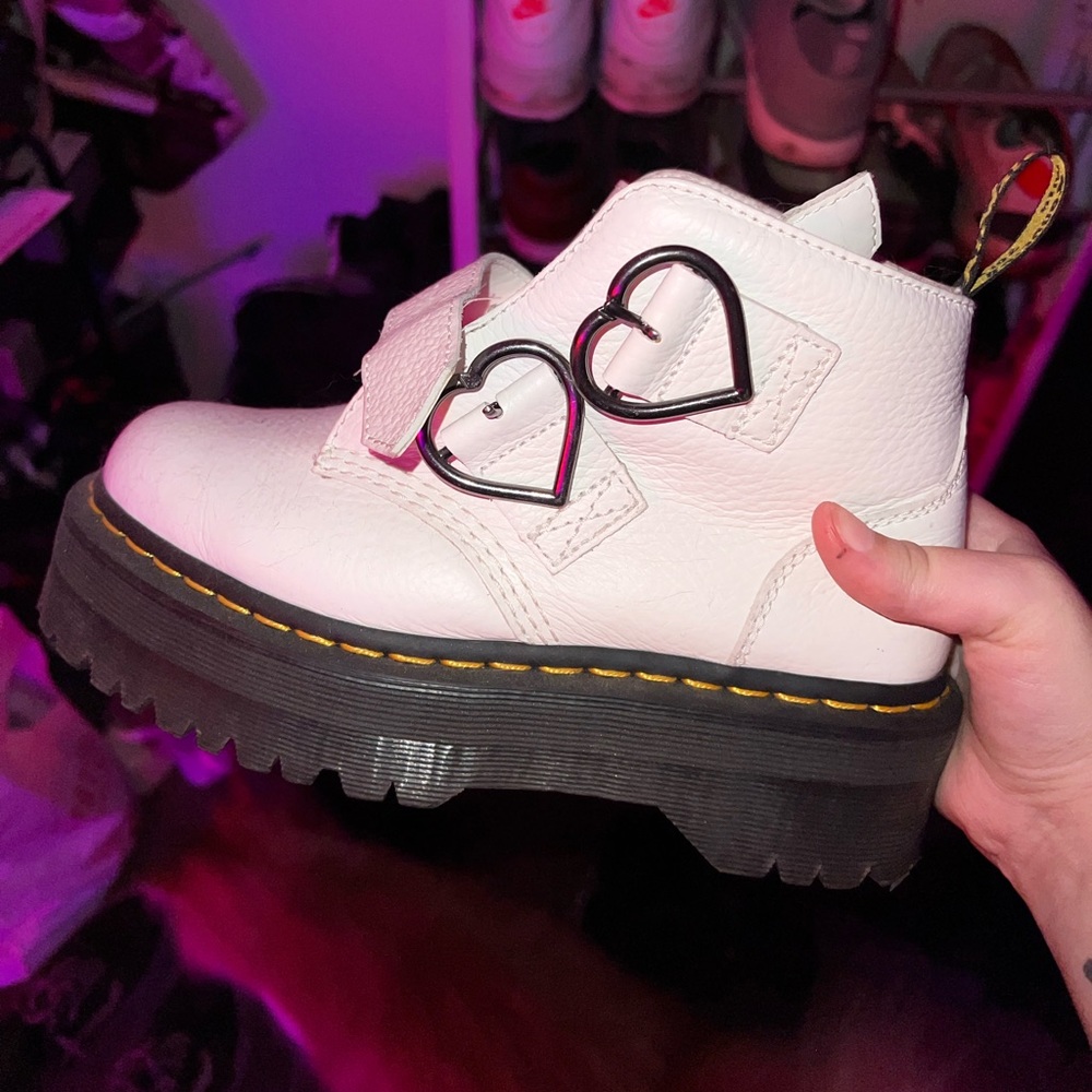 Docs. size 7. used but in new condition. only worn twice. - Picture 1 of 2